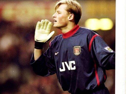 Ex-goleiro do Arsenal Alexander Manninger morre aos 48 anos em acidente com trem na Áustria