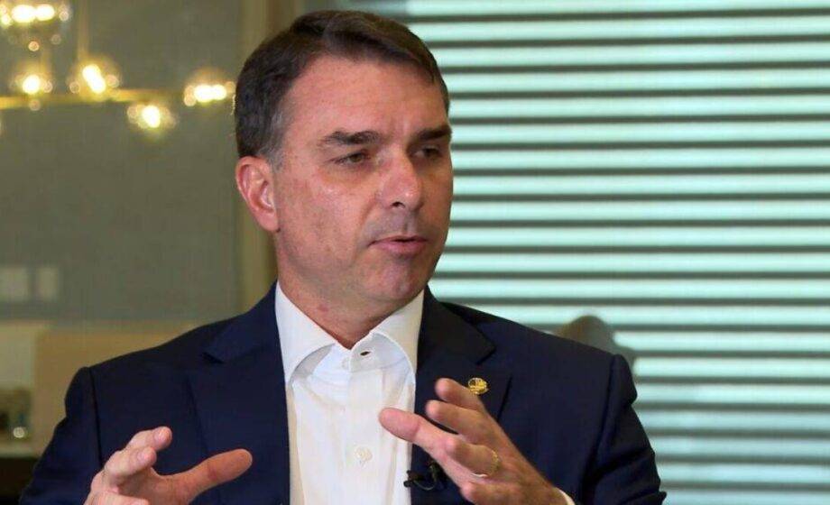 Partido Liberal atinge 939 mil filiados com crescimento de 44 mil membros após anúncio de Flávio Bolsonaro