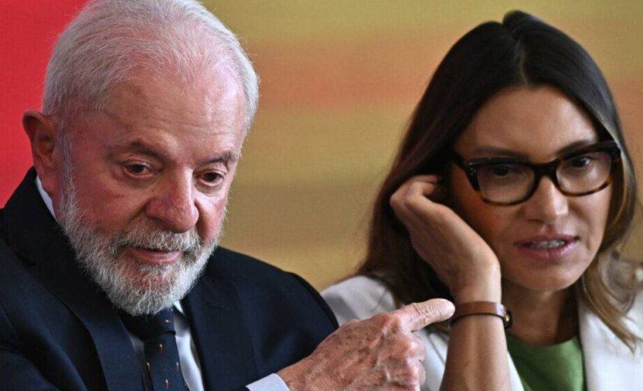 Primeira-dama Janja corrige Lula durante discurso sobre violência doméstica