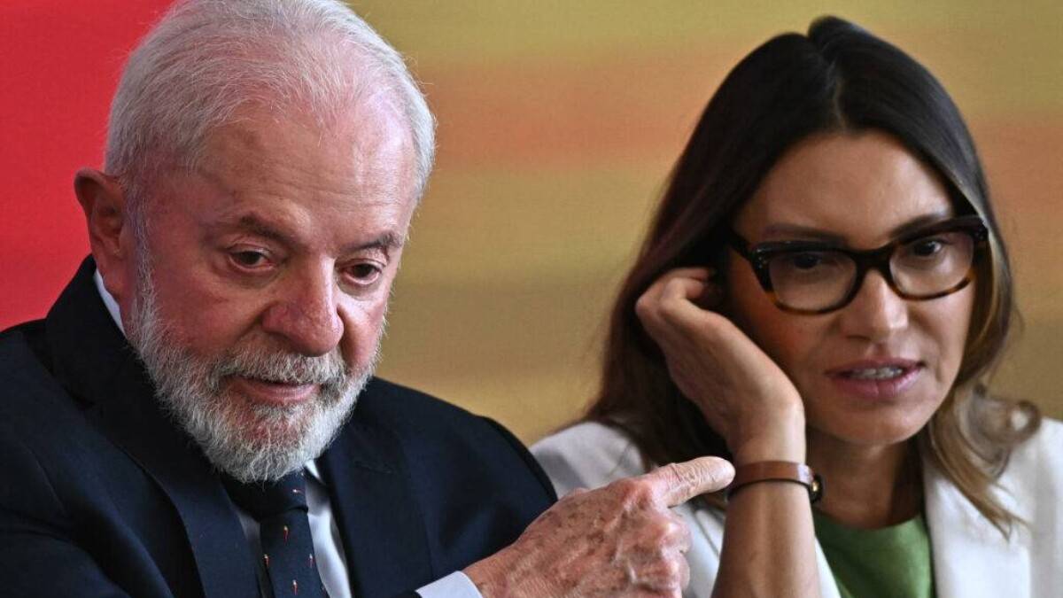 Primeira-dama Janja corrige Lula durante discurso sobre violência doméstica