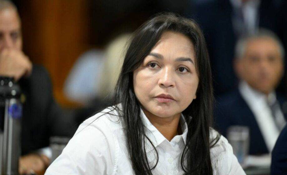 Público vaia senadora Eliziane Gama durante show gospel em São Luís