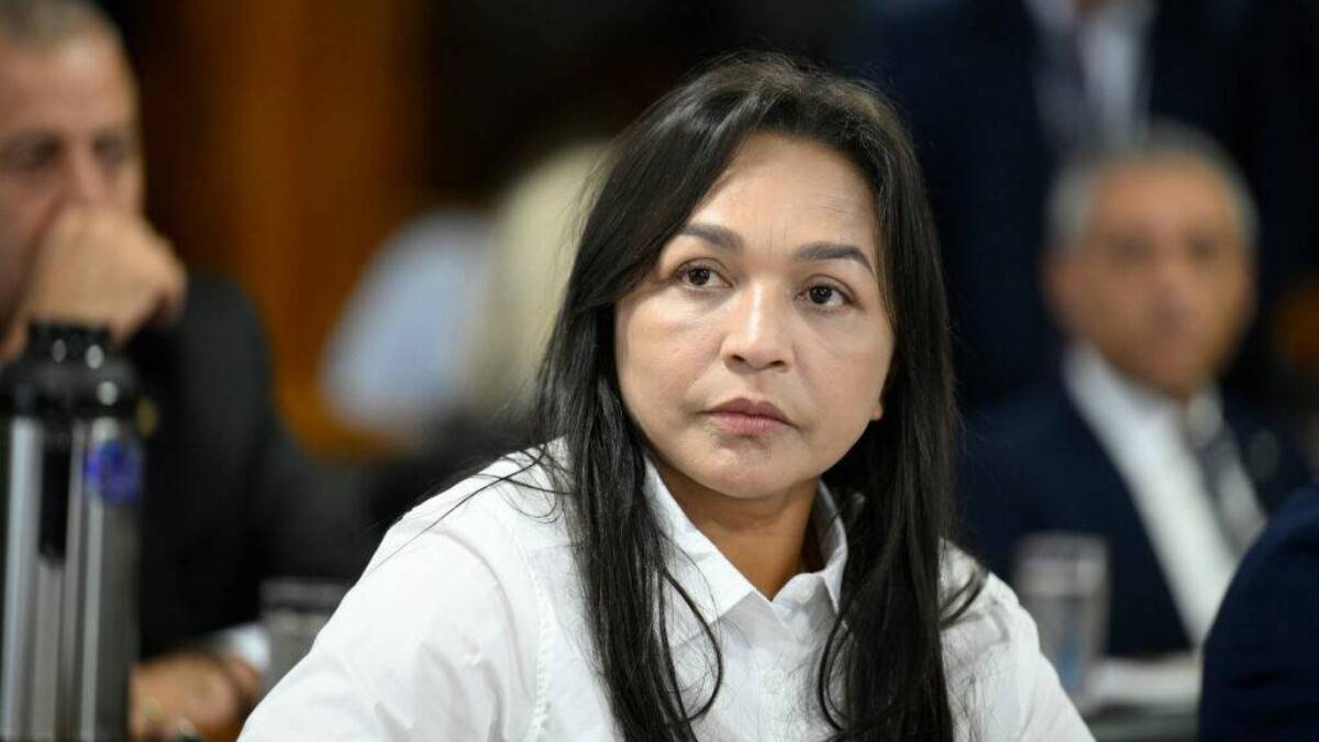 Público vaia senadora Eliziane Gama durante show gospel em São Luís