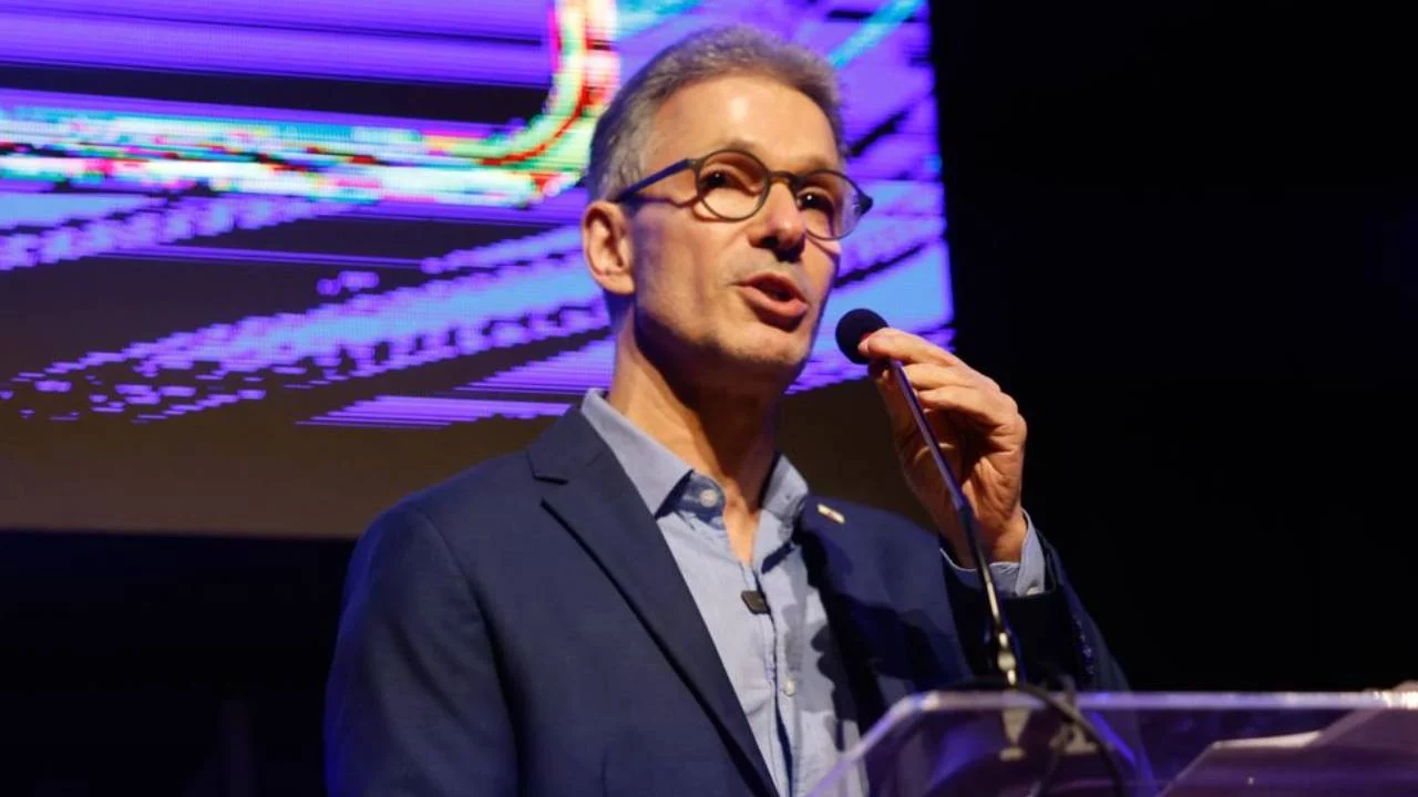 Romeu Zema usa metáfora de árvore podre para atacar ministros do STF envolvidos no caso Master