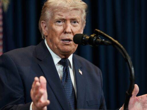 Trump anuncia divulgação de documentos classificados sobre OVNIs e UAPs