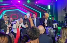 Nunes Marques sobe ao palco e canta samba com Jorge Aragão em festa após posse no TSE