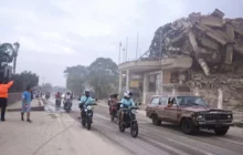 Colapso funerário na Venezuela: famílias transportam corpos em caminhonetes após terremotos devastadores