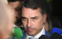 Flávio Bolsonaro classifica atentado contra vereador em Mossoró como 'terrorismo' e cobra reação do Estado