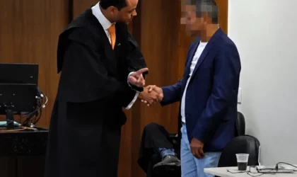 Pai que matou abusador da filha é absolvido pelo Tribunal do Júri, e advogado declara: 'O senhor é um herói'