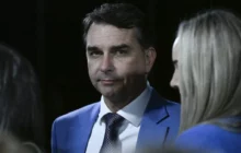 Flávio Bolsonaro acusa Lula de ser 'o único no mundo' a desejar tarifas dos EUA sobre o Brasil