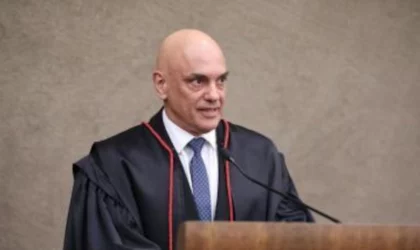 Moraes exige nova manifestação da PGR após polícia descartar crime de Bolsonaro no caso da arma apreendida