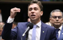 Nikolas Ferreira questiona credibilidade das eleições após decisão de Moraes contra Bolsonaro