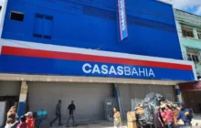 Casas Bahia fecha quase 300 lojas em dois dias e demite até 1,9 mil funcionários no Brasil