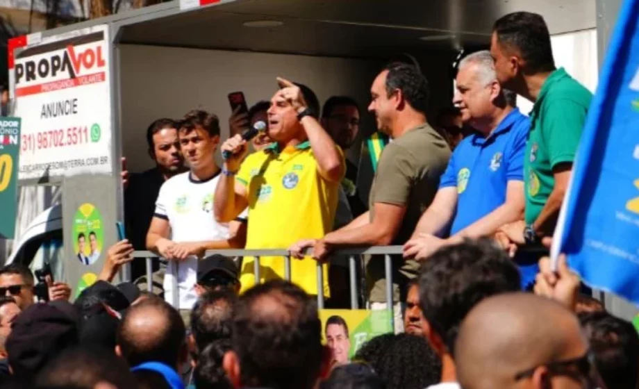 Flávio Bolsonaro denuncia que Centrão sofreu ameaças de autoridades para não apoiar sua candidatura