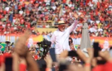 Lula lança campanha mirando o retrovisor porque sabe que o para-brisa mostra um desastre