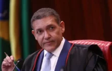 Nunes Marques restitui filiação de Flávio Bolsonaro ao PL e ordena inquérito sobre fraude no sistema do TSE