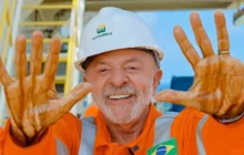 Ricardo Stuckert, fotógrafo de campanha de Lula, embarca em avião da FAB para evento da Petrobras no Amapá