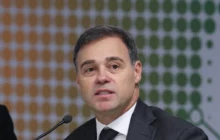 André Mendonça defende integridade do julgamento e alerta que abertura do celular de Vorcaro pode tumultuar sessão no STF