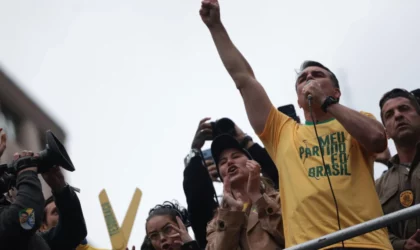 Campanha de Flávio Bolsonaro mira voto útil da direita para derrotar Lula no 1º turno após tracking interno