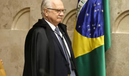 Fachin recebe conselho de ministros para adiar julgamento sobre André Mendonça no STF