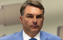 Flávio Bolsonaro solicita a Dino que retire todo o sigilo do caso Dark Horse