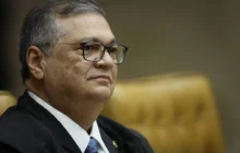 Flávio Dino critica promessa de encerramento do inquérito das fake news em recado indireto a Fachin