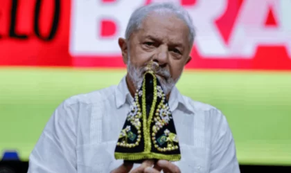 Janja explora fake news sobre Nossa Senhora Aparecida para promover imagem de Lula
