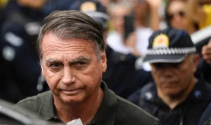 TSE veta imagem de Bolsonaro em santinhos que sugiram apoio a candidatos