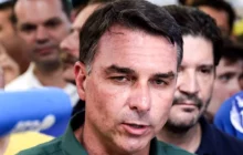Equipe de Flávio Bolsonaro nega fim do Bolsa Família e taxação do Pix