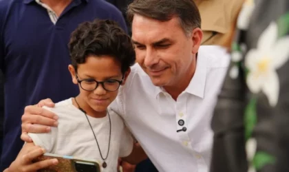 Flávio Bolsonaro diz que "El Salvador é pouco" e promete endurecer combate ao crime organizado